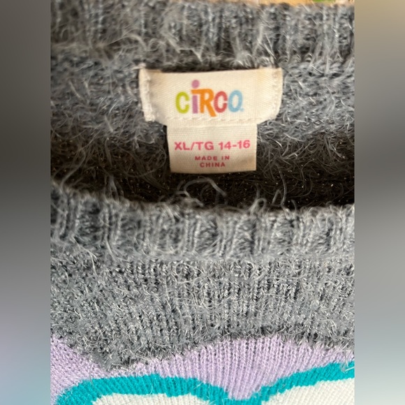 Grey fuzzy sweater with an owl in the front - Picture 3 of 3